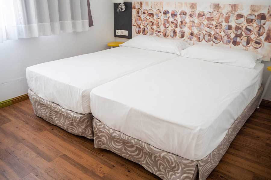 Hotel Plaza Palmeras 4-Star