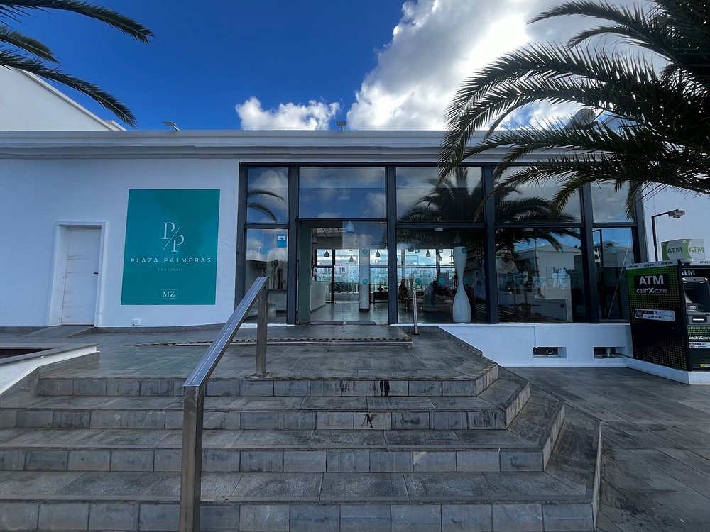 Hotel Plaza Palmeras 4-Star