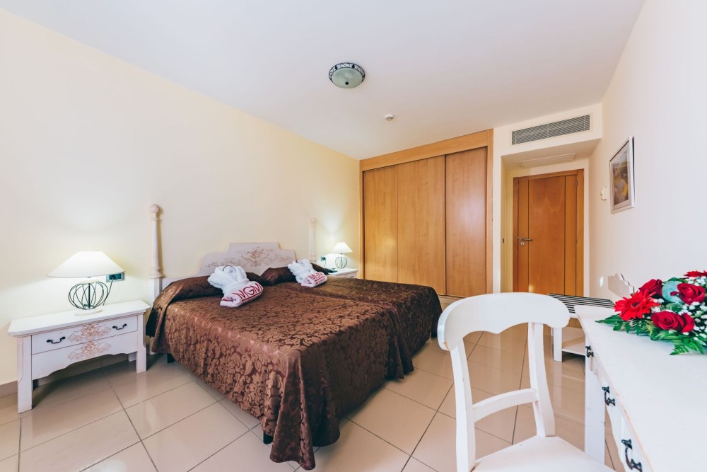 Grand Muthu Golf Plaza Hotel & Spa- 4 Star